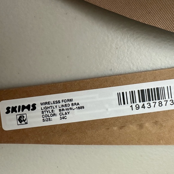 Skims Wireless Form Lightly Lined T-Shirt Bra in Clay Size 34C - Picture 4 of 8